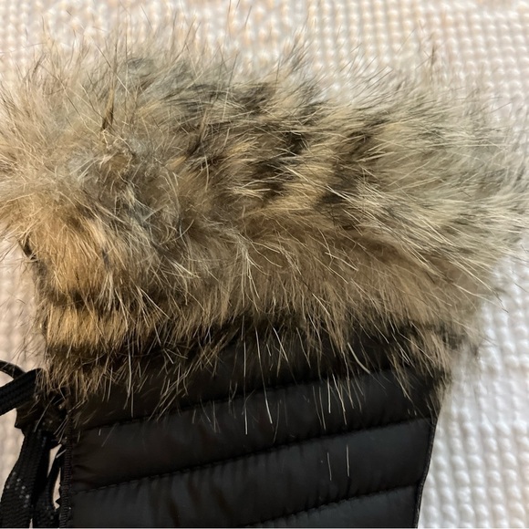 Eddie Bauer Microtherm black boots with faux fur. Size 8. Worn one time. - Picture 9 of 10